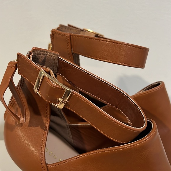 London Rag Women's Tan and Gold Courts size 10 3/$20 - Picture 5 of 8